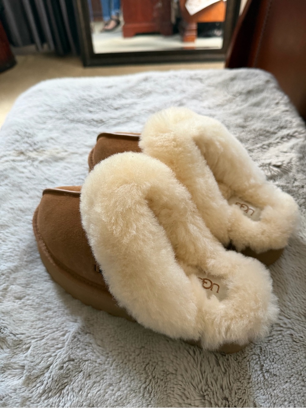 UGG Chestnut Suede Slide Slippers with Cream Shearling size 6 new no box